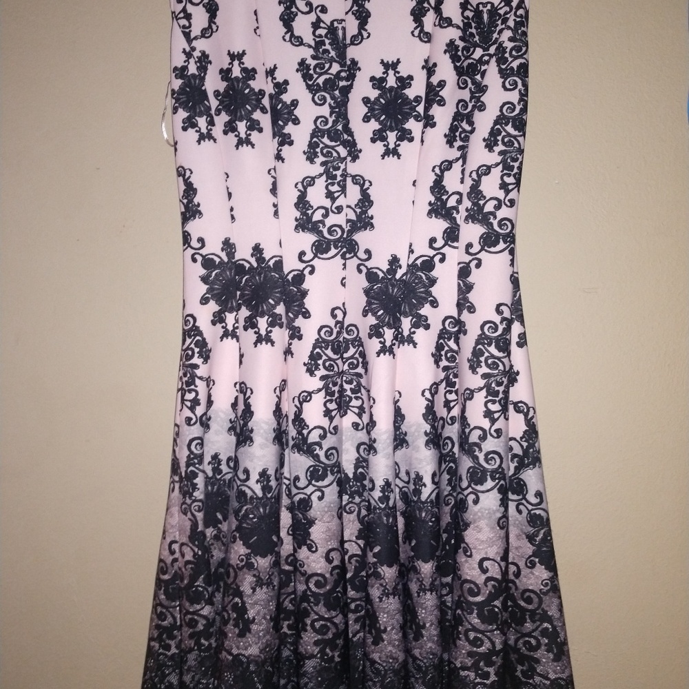 Dress - Picture 2 of 2